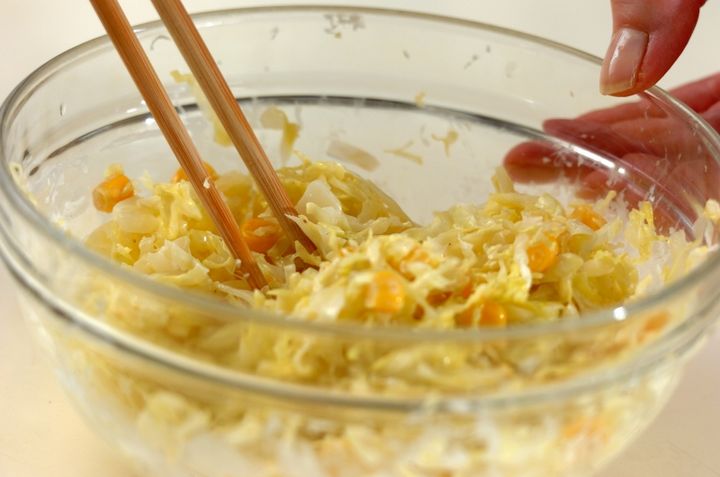つけ合わせに！コーンとキャベツのコールスローの作り方1