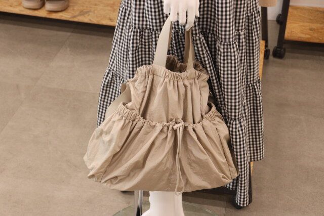 ジーユーのギャザーポケットバッグ