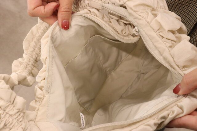 ジーユーのギャザーショルダーバッグ2