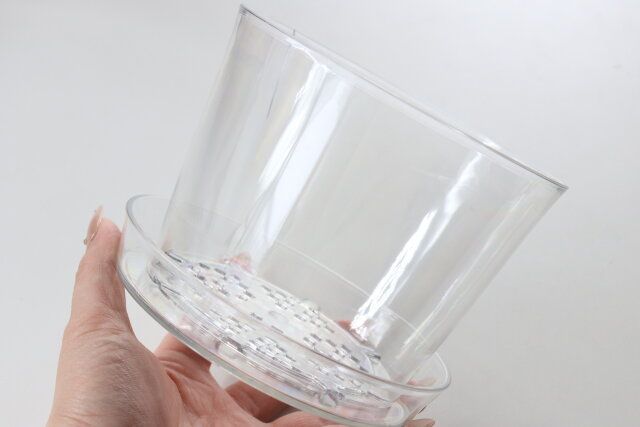 ダイソーのオシャレなクリア植木鉢（円形、5号、15cm）とクリア植木鉢皿（円形、5号、15cm）