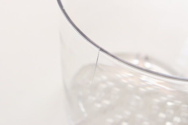 ダイソーの割れやすいクリア植木鉢（円形、5号、15cm）