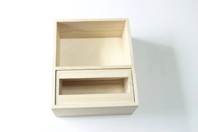 ダイソーのインテリア収納ボックス（引き出し付）のパッケージ