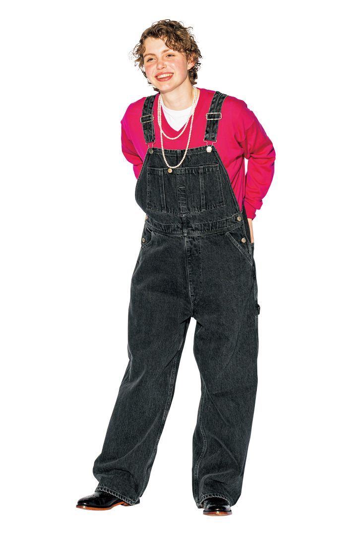 デニムオーバオール×ピンクのセーターが好相性！新生活はヴィヴィッドカラーで愛嬌をプラス【本日のFUDGE GIRL-4月9日】