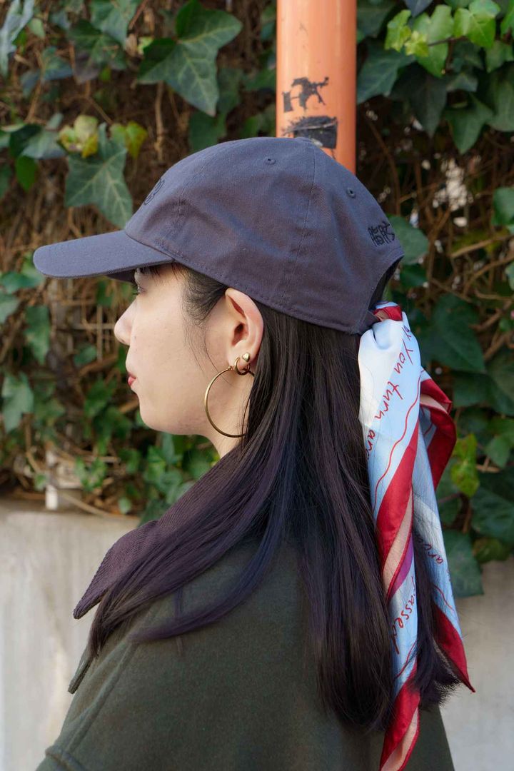 画像3: 首元をスッキリ見せるネックレスと冬の肌見せコーデがポイント