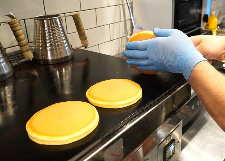 横浜中華街で香り豊かなコーヒーと銅板で焼くパンケーキのモーニング♪「CHILLULU COFFEE」