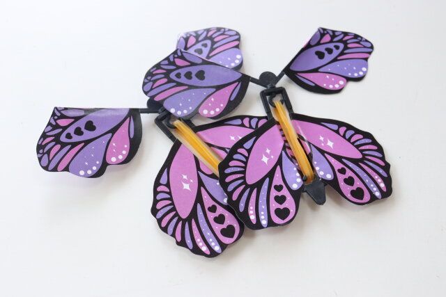 セリアのサプライズに使えるプレゼントボックス用 とびだすバタフライ