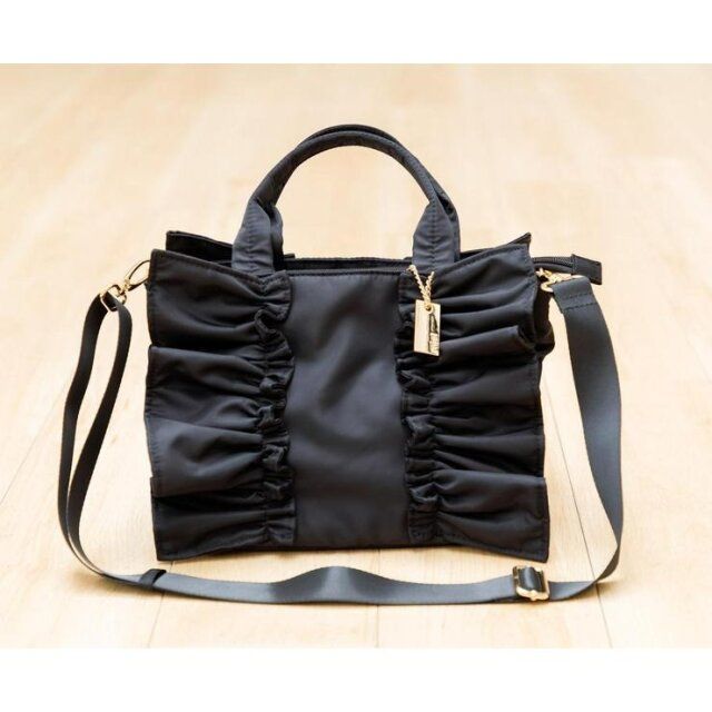 しまむらのフリルショルダーバッグ