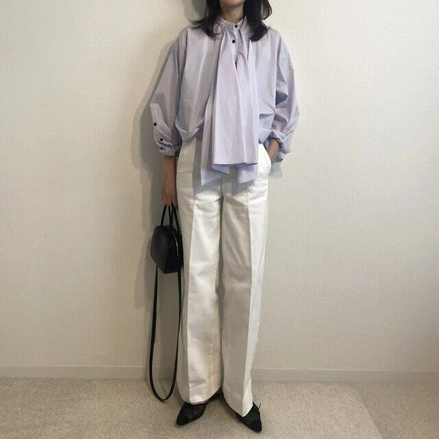 ワイドトラウザージーンズブラウスコーデ