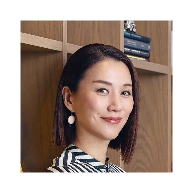 遼河はるひさんの美しさにクローズアップ。麗しさの秘訣やポーチの中身もご紹介_2