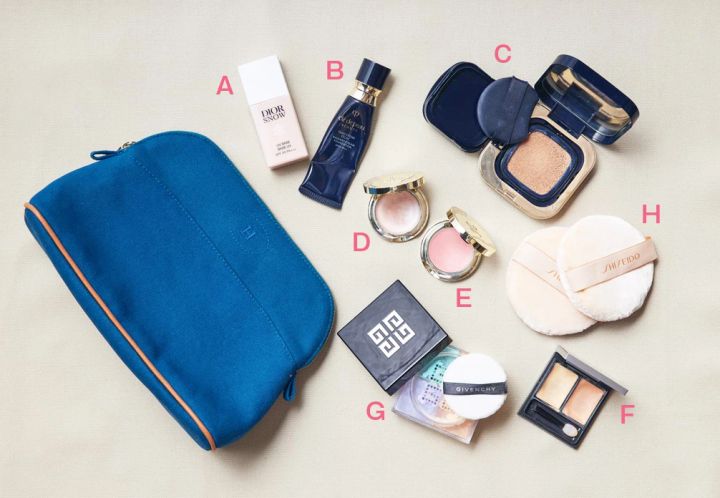 遼河はるひさんのポーチの中身①