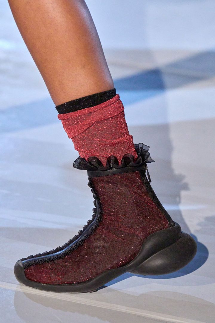 コリーナ ストラーダ 2025-26年秋冬コレクションより。