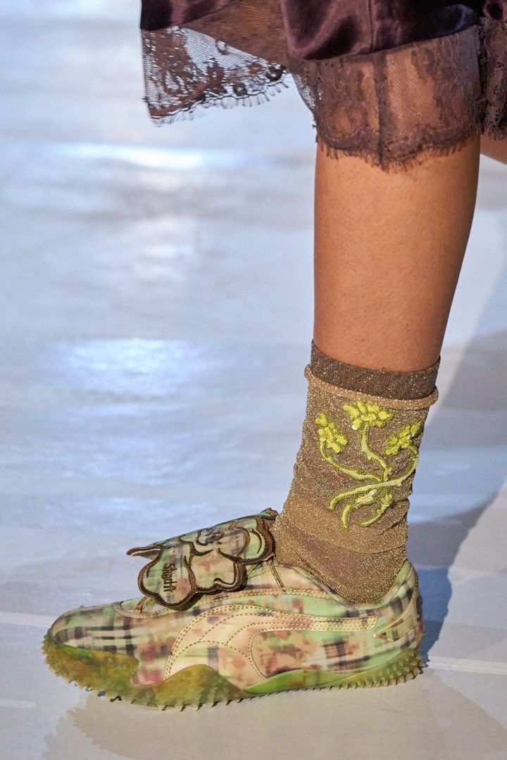 コリーナ ストラーダ 2025-26年秋冬コレクションより。