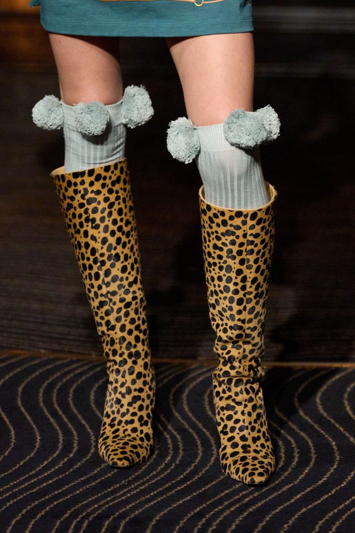 コナー アイヴス 2025-26年秋冬コレクションより。