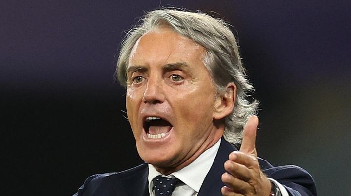 日本代表に負けて解任された年俸40億円のスター監督は「最悪の人間だった」と重鎮が爆弾発言