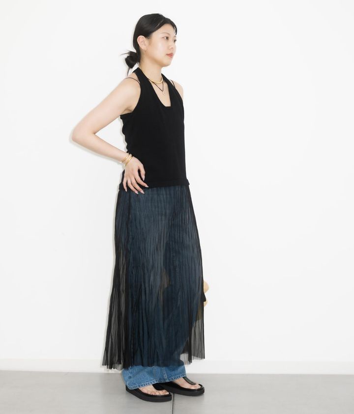 画像: ワンピース￥33,000・パンツ ￥23,100・ネックレス ￥7,700・サンダル ￥19,800（全てGALLARDAGALANTE） www.palcloset.jp