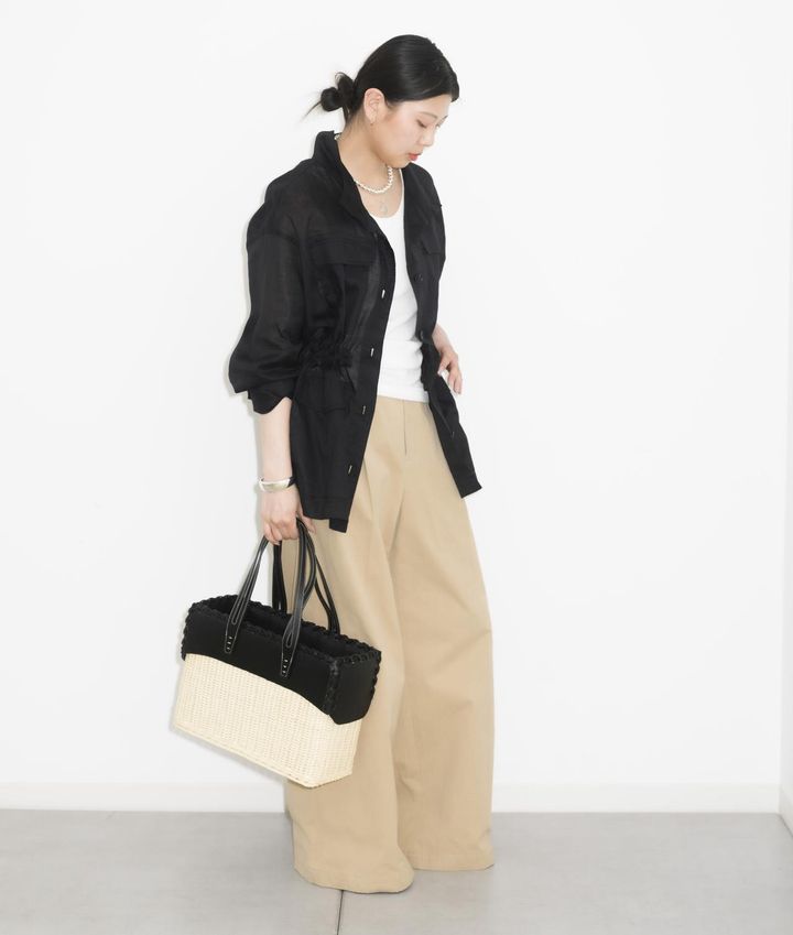 画像: ジャケット￥27,500・インナー ￥4,950・サンダル ￥25,300（全てGALLARDAGALANTE） www.palcloset.jp