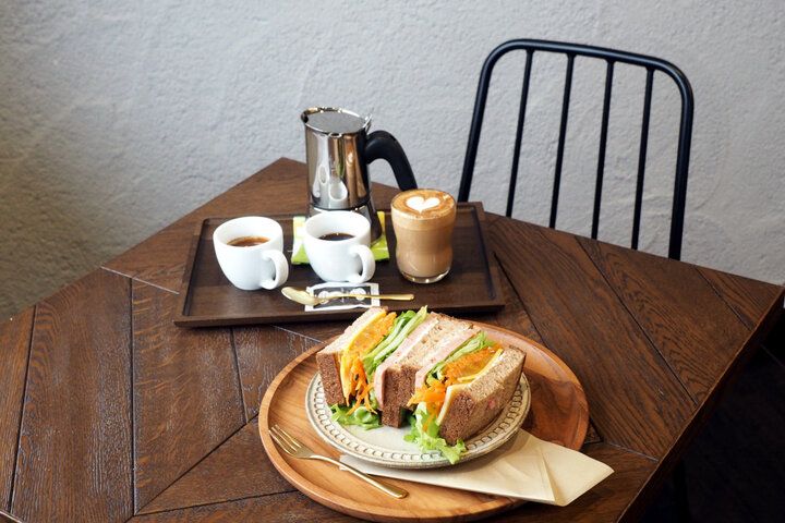 エスプレッソの飲み比べや見た目も美しいパフェにときめく♪ 茨城の住宅街にひっそり佇む隠れ家「ひだまりカフェ」