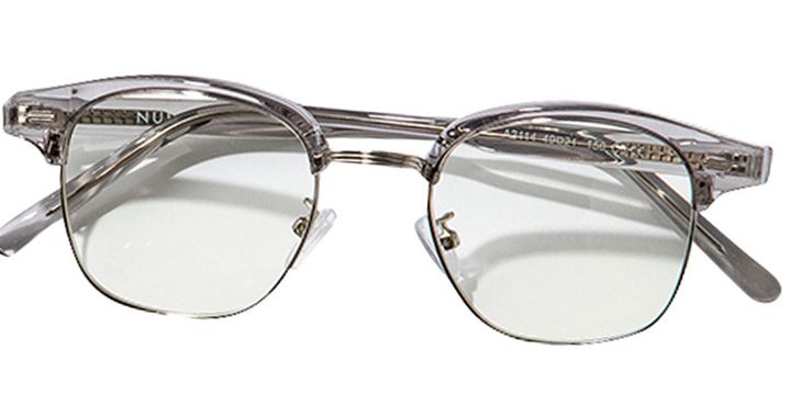 NUEFのグレークリアフレームのメガネ