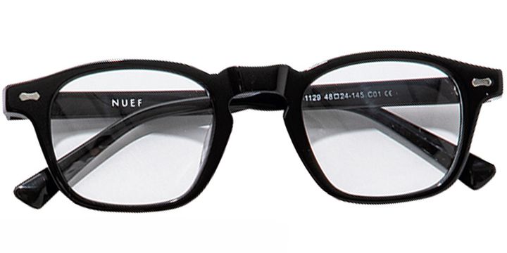 NUEFの黒縁メガネ