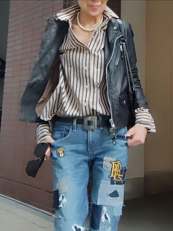 ライダースにダメージデニムを合わせたコーデ