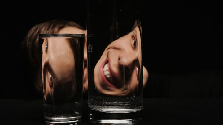 サイコパスは競争に勝つとエロ嫌いな女性にエロ画像を送る攻撃性を発揮する