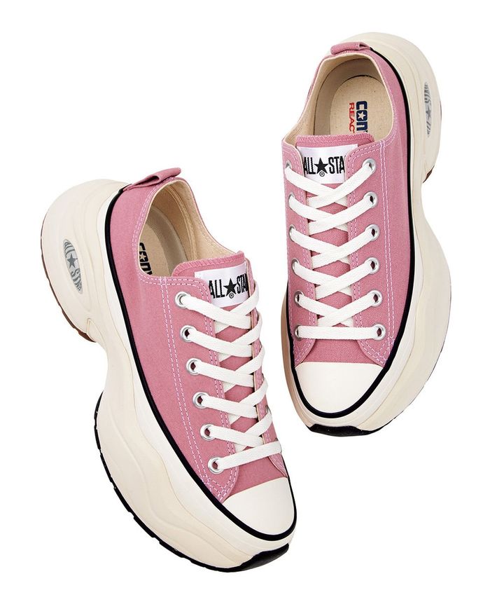 コンバースの厚底スニーカー