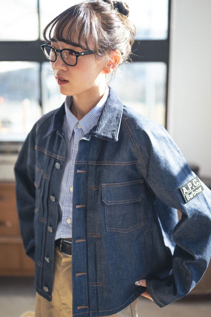 爽やかなブルーシャツの着こなし2選。どんな春アウターとも相性抜群【FUDGE FRIEND おしゃれさんの毎日コーディネート｜UMI】