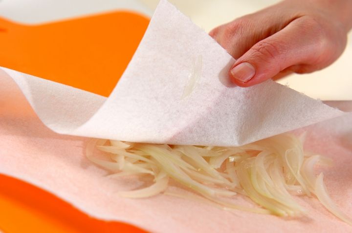 簡単アレンジでおいしい！ゆで卵入りポテトサラダの下準備2