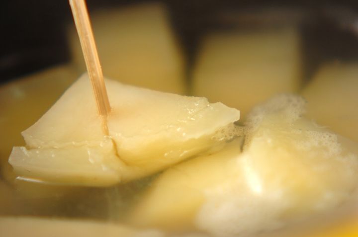 簡単アレンジでおいしい！ゆで卵入りポテトサラダの作り方1