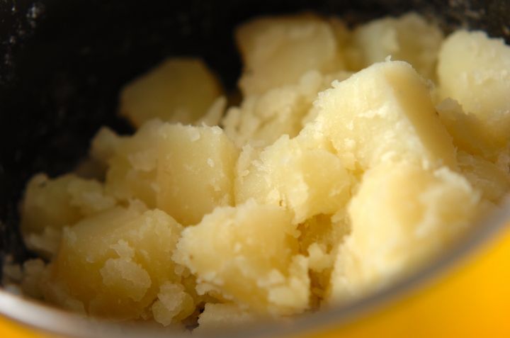 簡単アレンジでおいしい！ゆで卵入りポテトサラダの作り方2