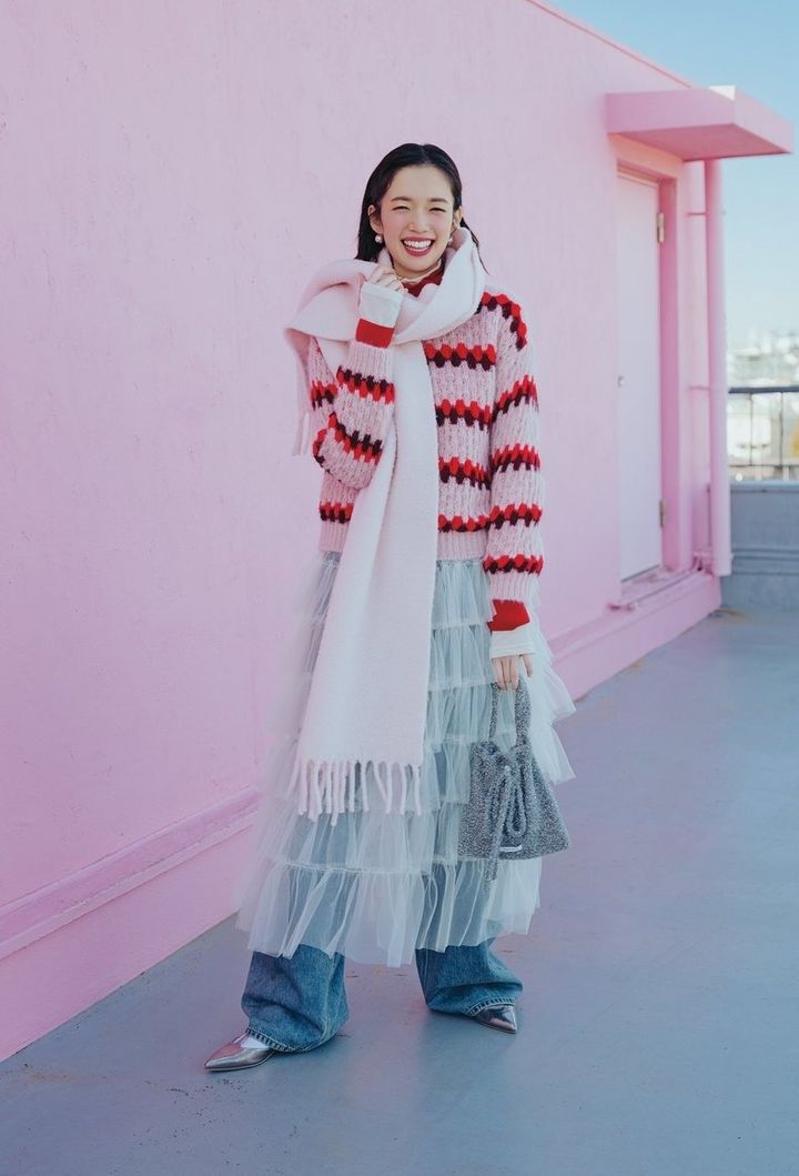 2025年春おすすめ♡ピンクトップスコーディネート④柄ニット×チュールのバレエコアカジュアルでお洒落上級者！