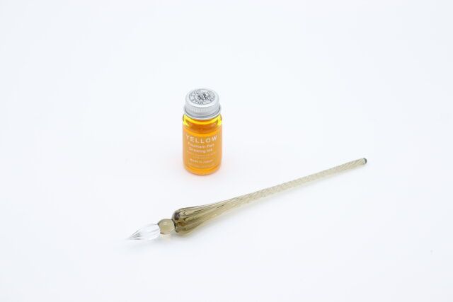 スタンダードプロダクツの彩色インキとスパイラルガラスペン