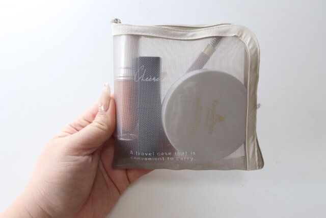 セリア メイクお直しポーチ スクエア 使用例