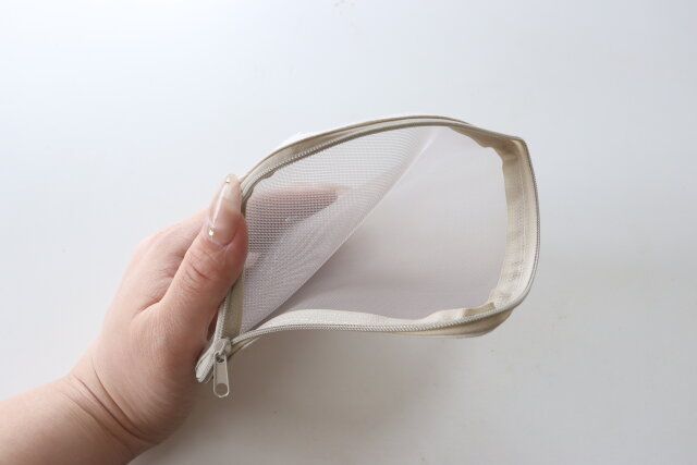 セリア メイクお直しポーチ スクエア ファスナー