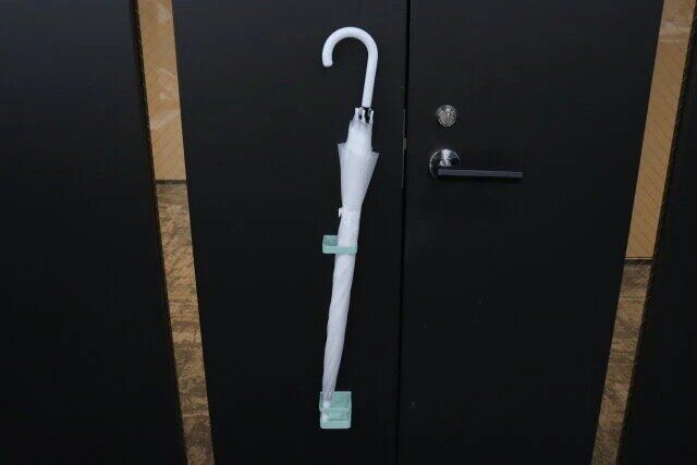 ダイソーの画期的な傘たて（マグネットタイプ、グリーン）