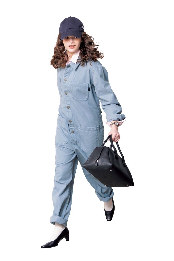 春らしいピンクシャツを重ね着したジャンプスーツコーデが秀逸【本日のFUDGE GIRL-4月10日】