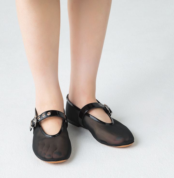 驚くほど軽やかな履き心地のメッシュシューズ