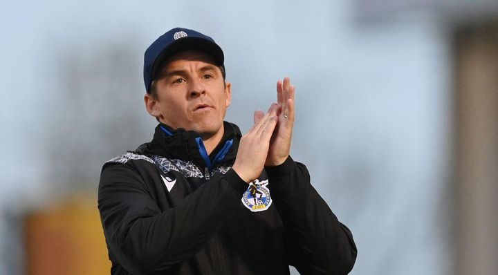 妻の頭を蹴って有罪になった元代表選手、黒人女性に「人種カードを使った偽善者」投稿で名誉毀損に