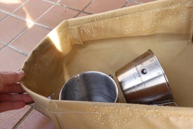 ダイソーの水に強いキャンプバケツ（折り畳み式）