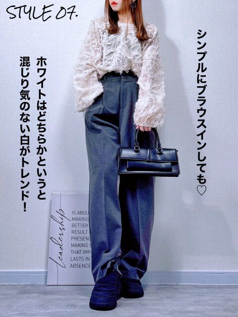 ジャガードのブラウスをインしてシンプルコーデ