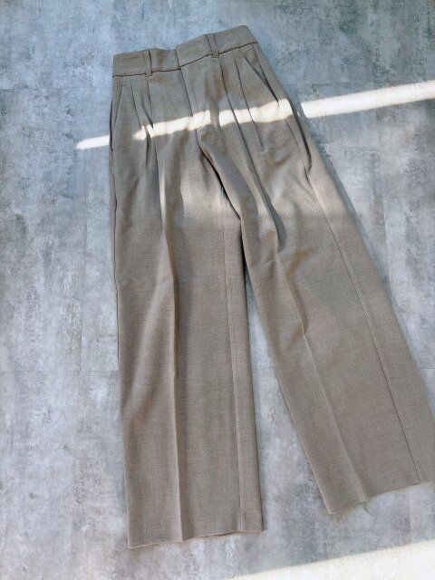 GU タックワイドパンツ ベージュ