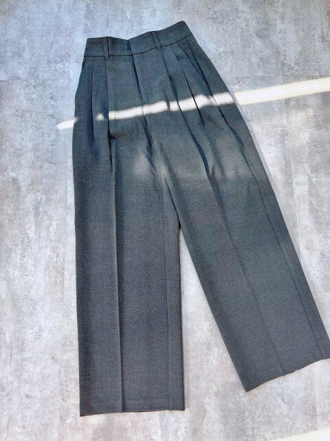 GU タックワイドパンツ ダークグレー