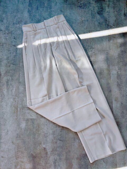 GU タックワイドパンツ NATURAL