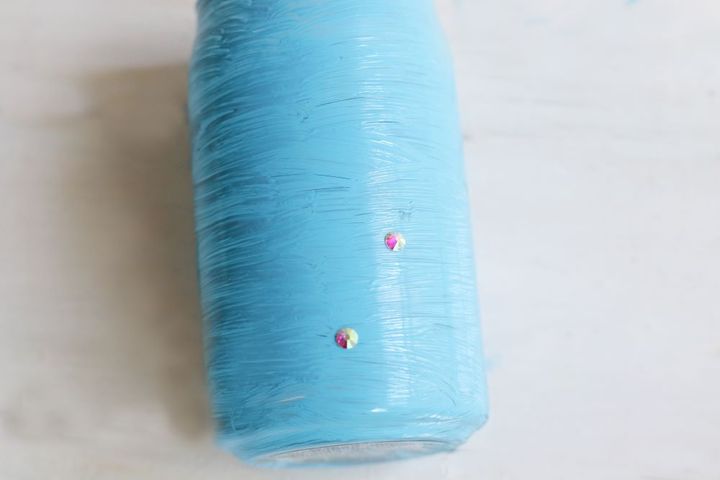 ネイルパーツを貼る