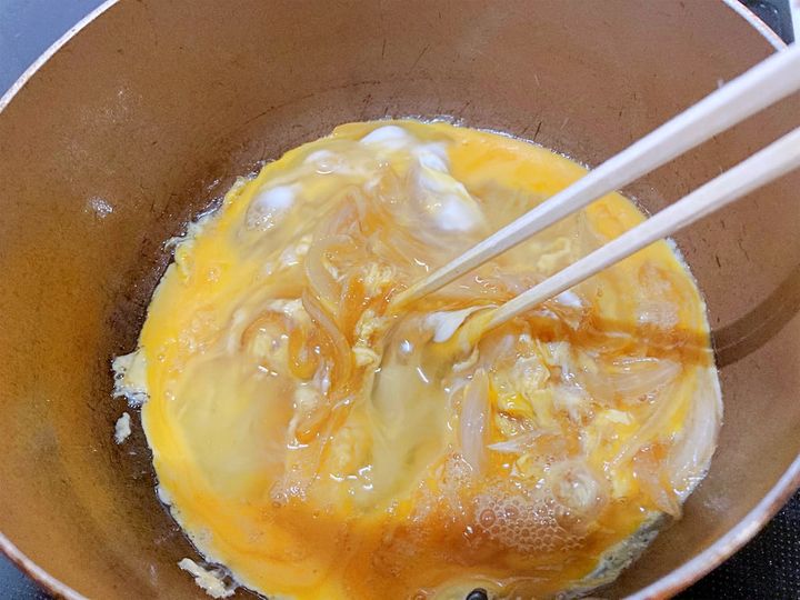 卵を中央に集めていく