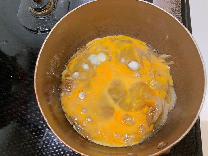 1回目の卵を入れる