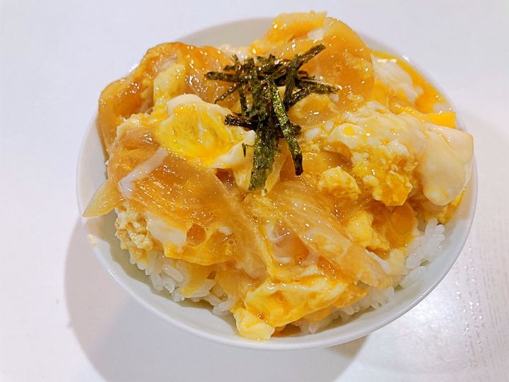 海苔をトッピングしたふわとろ卵丼