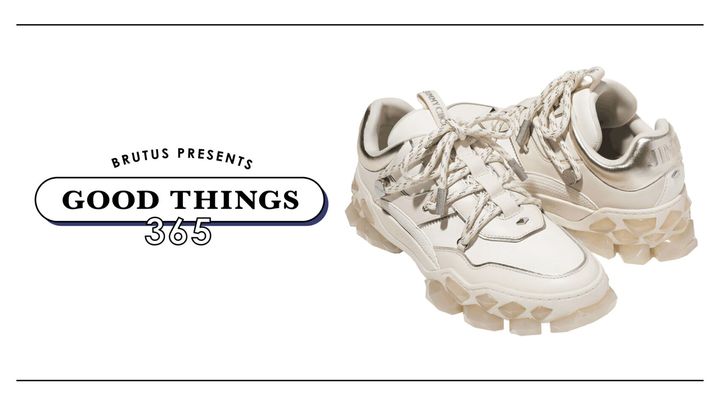 〈ジミー チュウ〉のシューズ