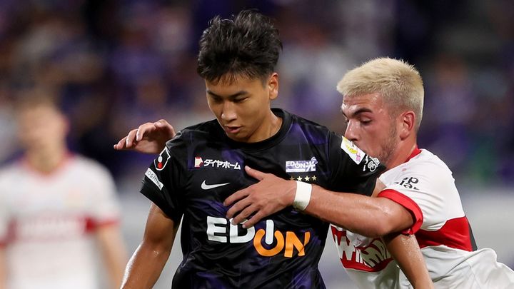 Jリーグ名門、18歳の天才MFがオーストリアで手術を行ったと報告…診断名は「左膝外側半月板部分切除術」