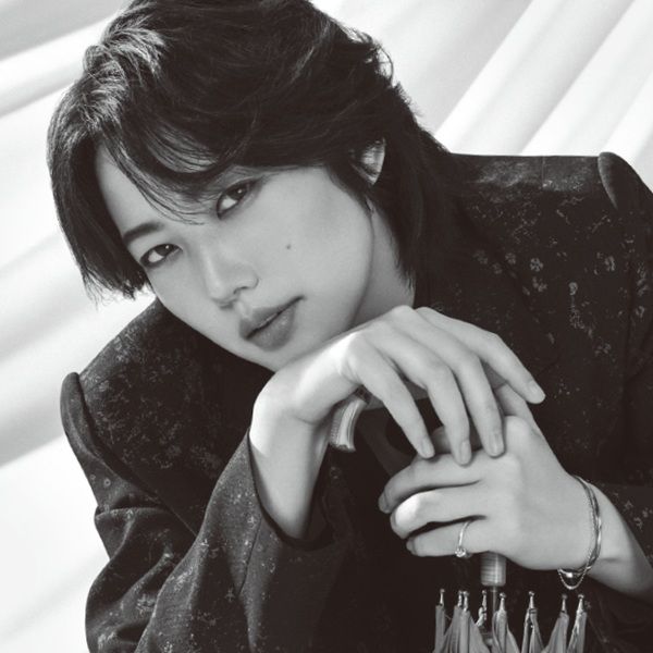 俳優、歌手、そして声優としても評価を高めている七海ひろきさん